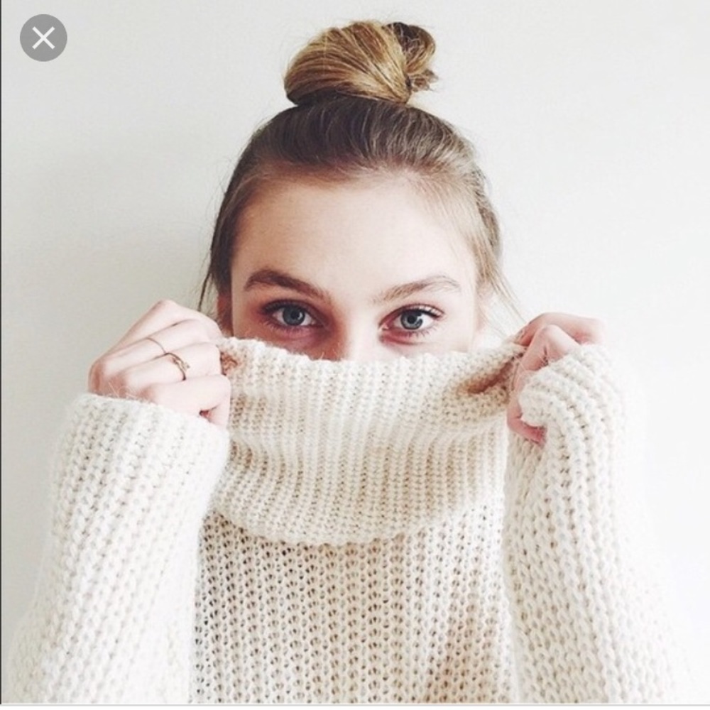 Brandy Melville Amalia Sweater